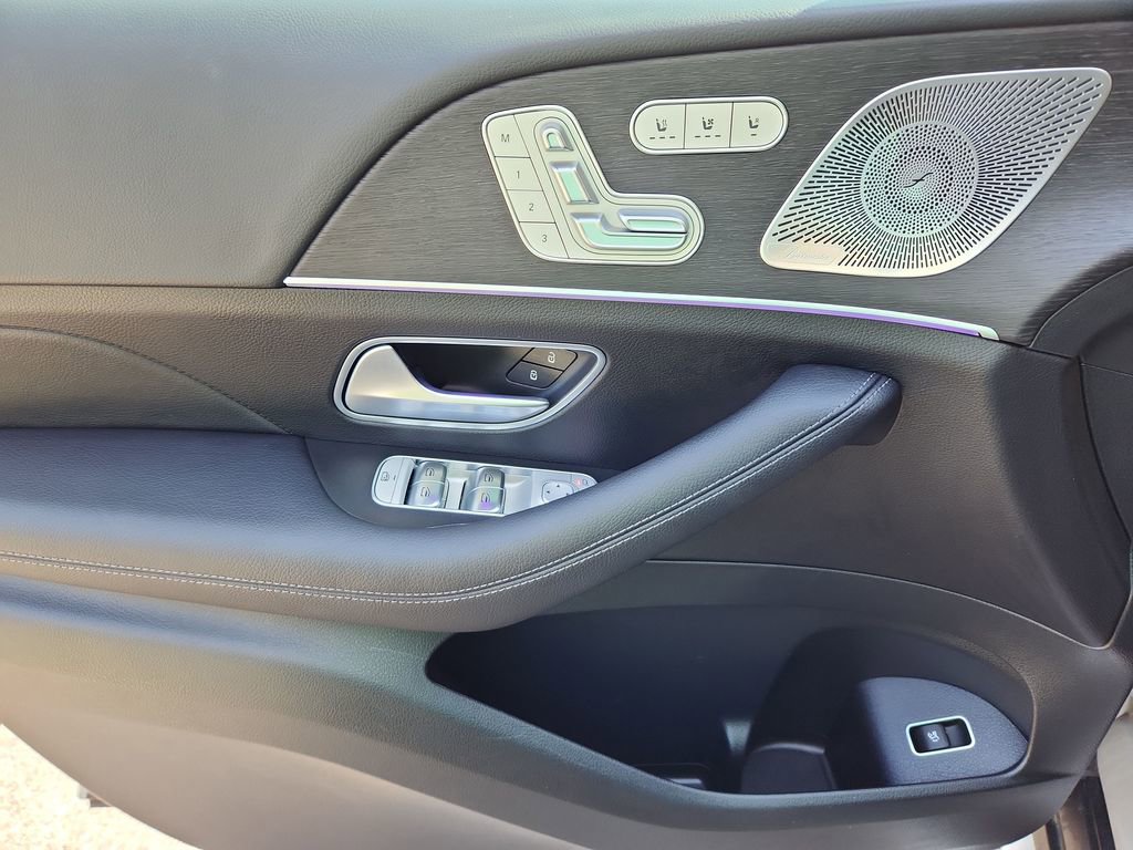 Used 2025 Mercedes-Benz GLS 580 4MATIC image 25