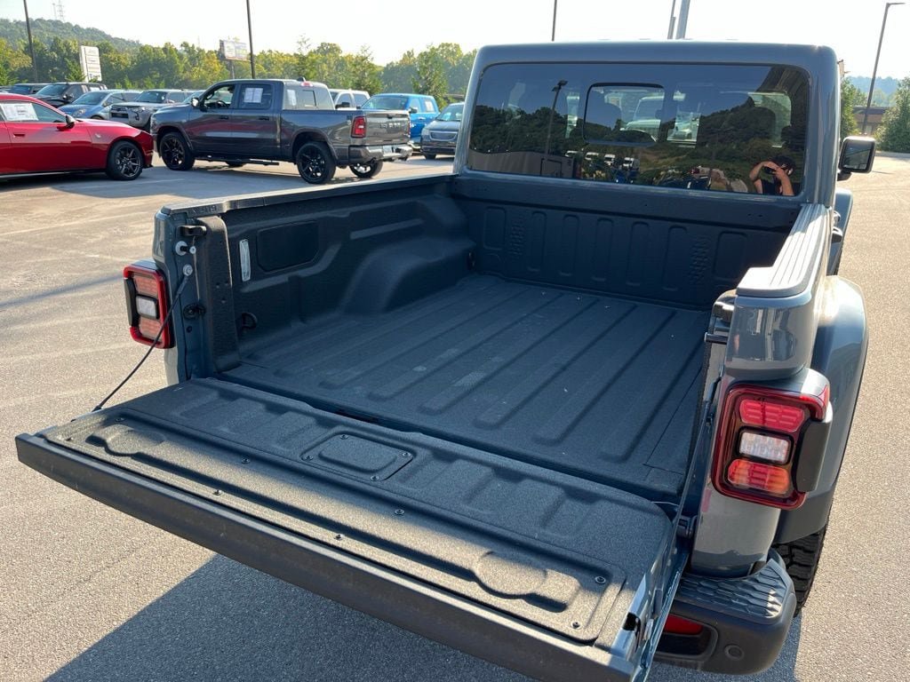 Used 2026 Jeep Gladiator Rubicon AWD/4WD image 5