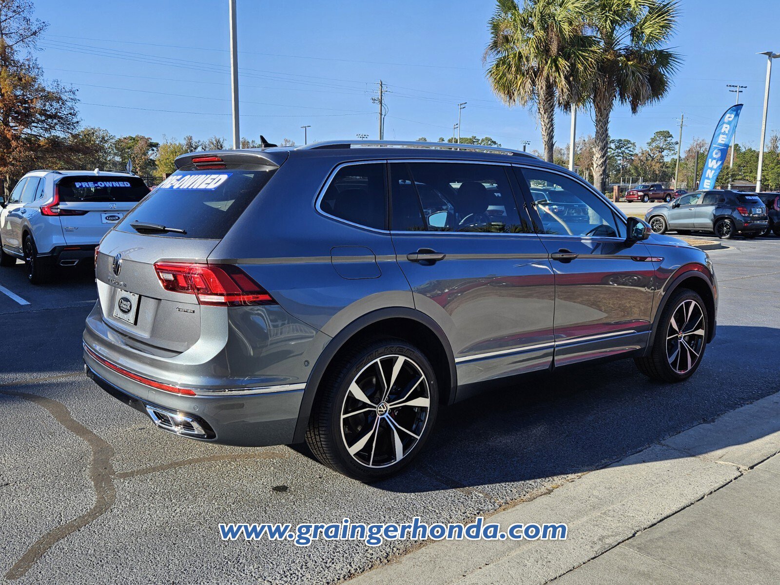 Used 2022 Volkswagen Tiguan SEL R-Line image 5