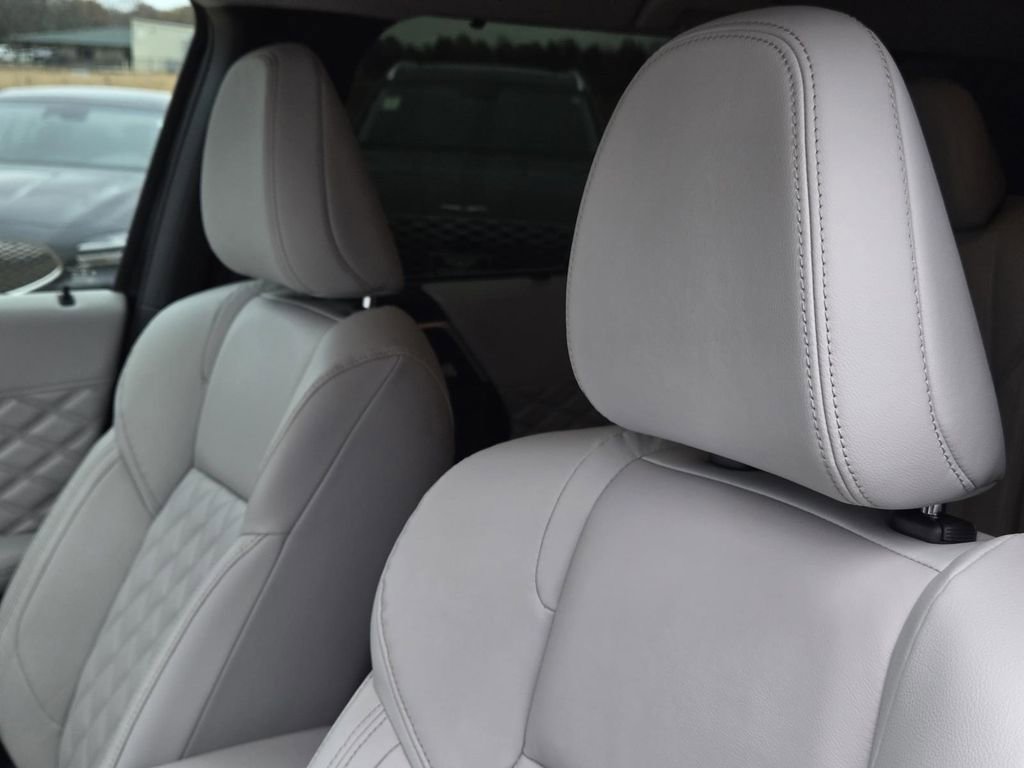 Used 2024 Mitsubishi Outlander SEL image 17