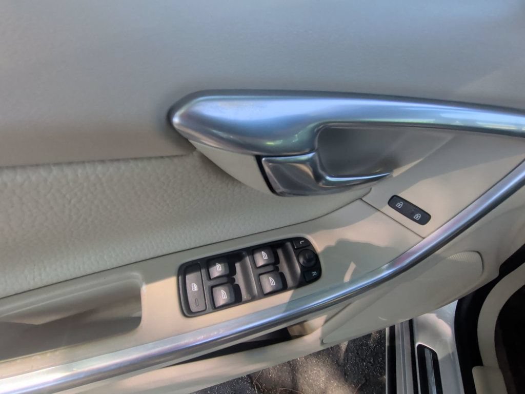 Used 2014 Volvo S60 T5 FWD image 12