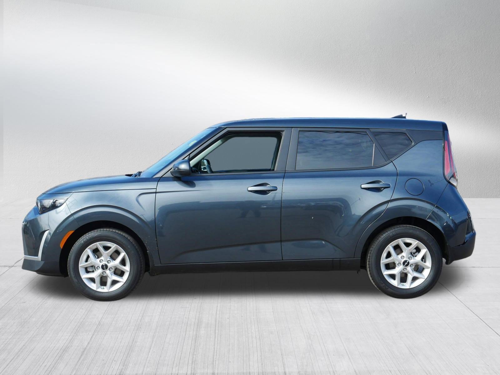 Certified 2025 Kia Soul LX w/ LX Technology Package FWD image 4