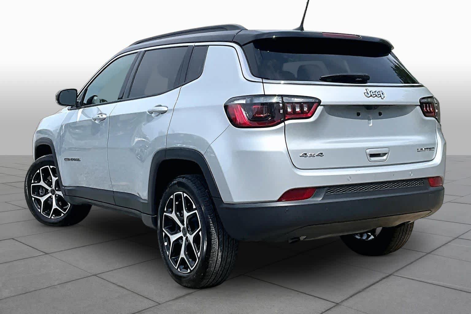 Used 2026 Jeep Compass Limited AWD/4WD image 12