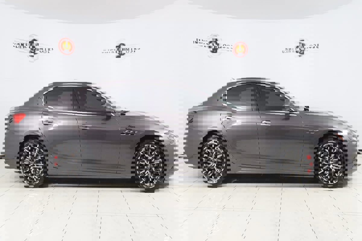 Used 2022 Maserati Ghibli Modena image 2