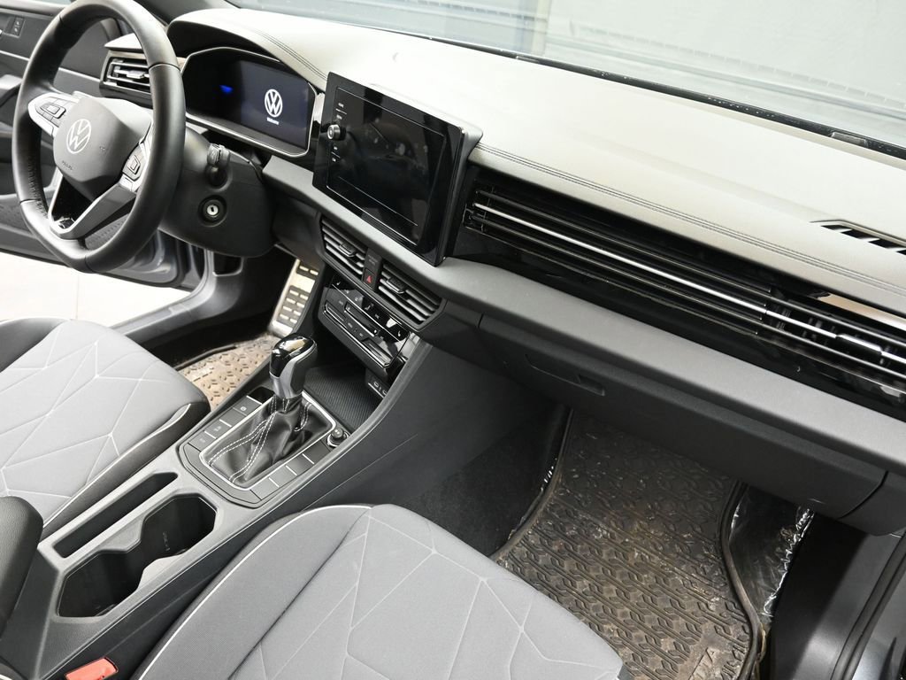 Used 2025 Volkswagen Jetta Sport image 13