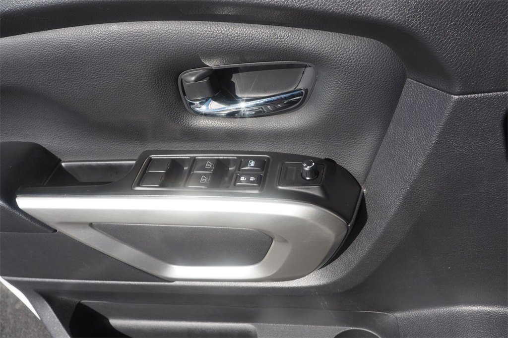 Used 2023 Nissan Titan SV w/ SV Convenience Package image 17