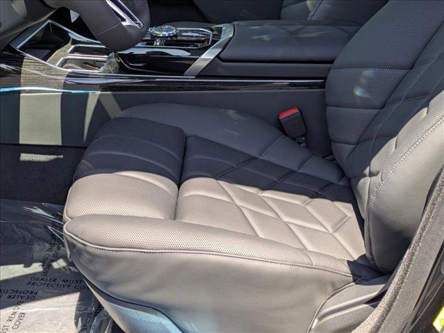 New 2025 BMW i7 xDrive60 image 4