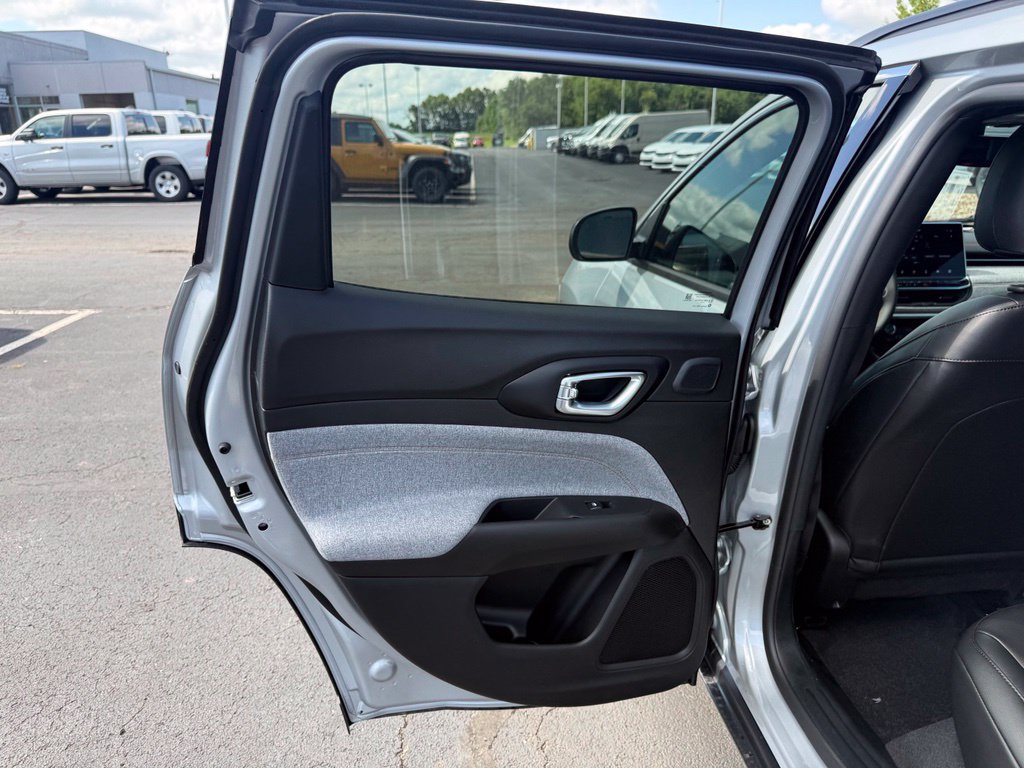 New 2026 Jeep Compass Latitude AWD/4WD image 31