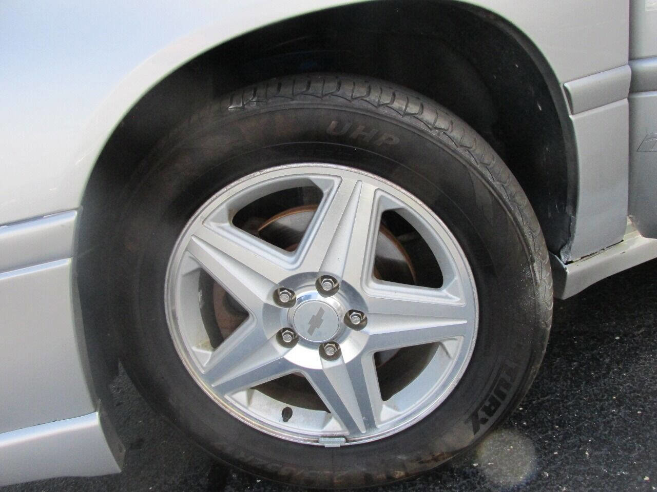 Used 2005 Chevrolet Impala SS w/ Sun And Sound Package image 22