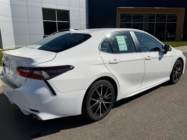 Used 2023 Toyota Camry SE image 2