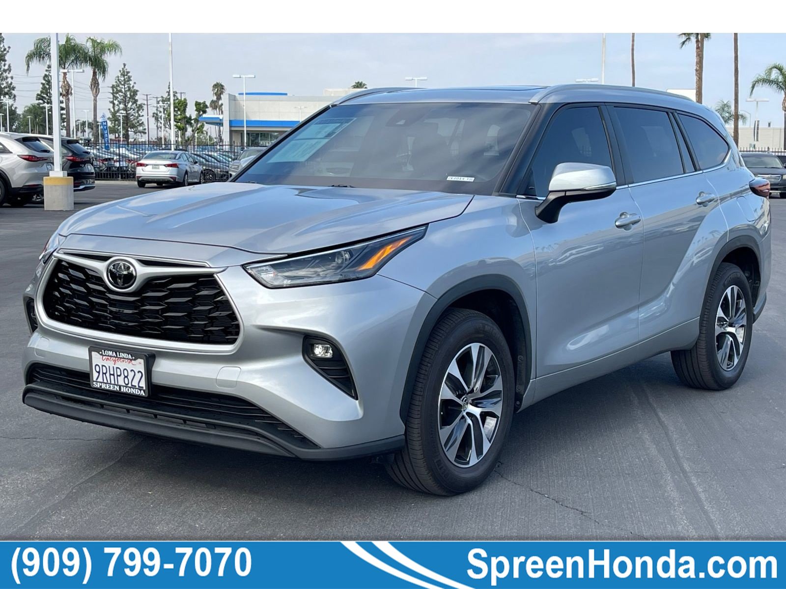 Used 2024 Toyota Highlander XLE FWD image 1