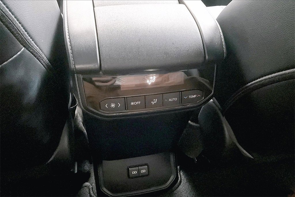 Used 2023 Toyota Highlander XLE image 10