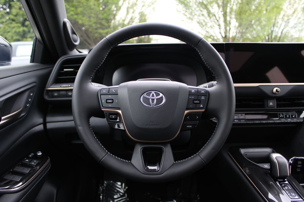 Used 2026 Toyota Crown Platinum AWD/4WD image 17