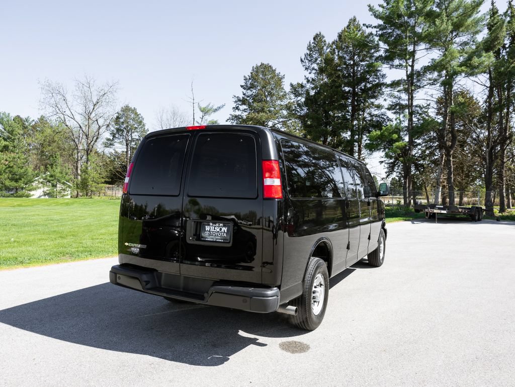 Used 2025 Chevrolet Express 3500 LS RWD image 3