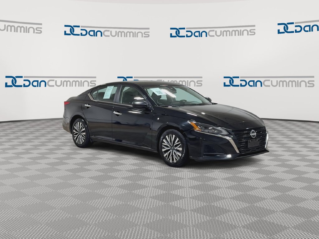 Used 2025 Nissan Altima 2.5 SV FWD image 2