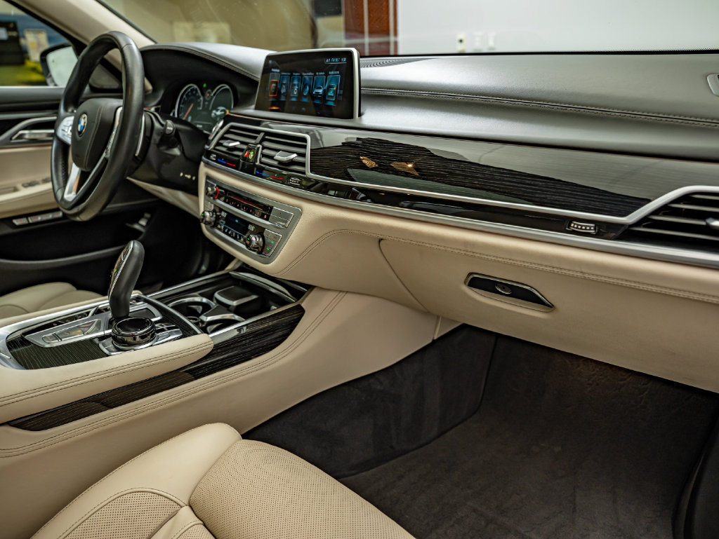 Used 2016 BMW 740i RWD image 39