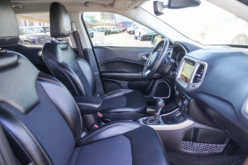 Used 2019 Jeep Compass Latitude FWD image 20