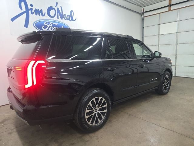 Used 2025 Ford Expedition Platinum image 13