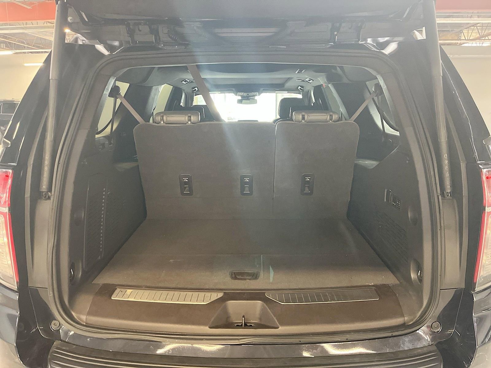 Used 2023 Chevrolet Suburban Z71 w/ Luxury Package image 28