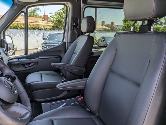 Used 2025 Mercedes-Benz Sprinter 2500 image 17