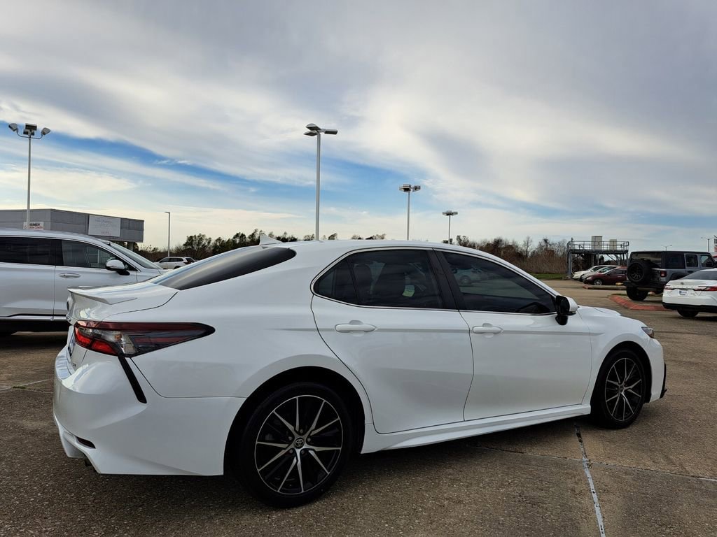 Used 2023 Toyota Camry SE image 5