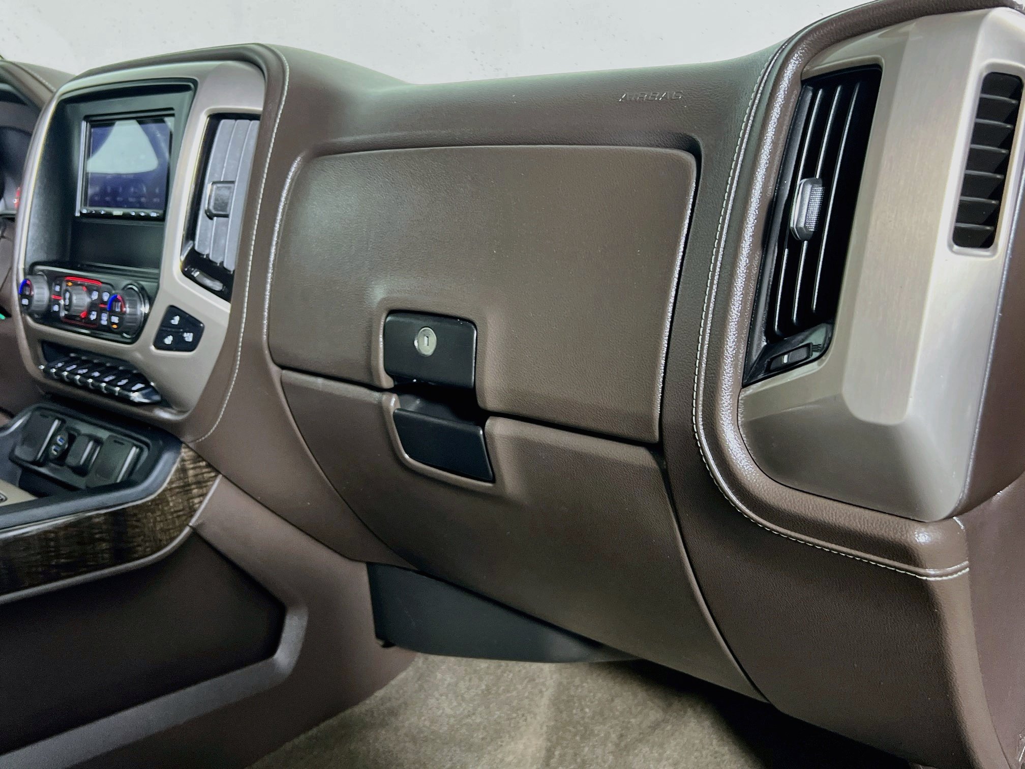 Used 2015 GMC Sierra 2500 Denali w/ Duramax Plus Package AWD/4WD image 33