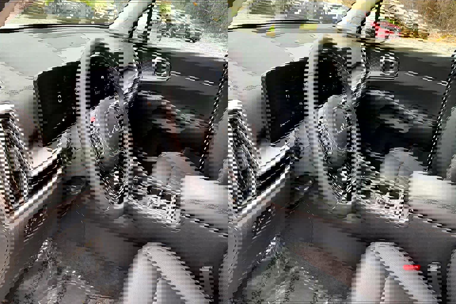 Used 2024 Kia Sorento EX w/ Panoramic Sunroof Package image 16