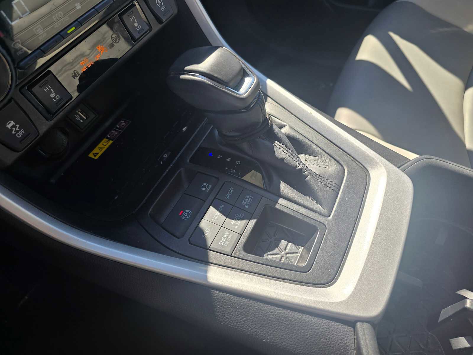 Used 2023 Toyota RAV4 XLE Premium image 33