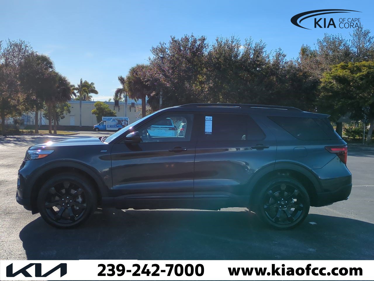 Used 2024 Ford Explorer ST-Line w/ Class IV Trailer Tow Package image 8