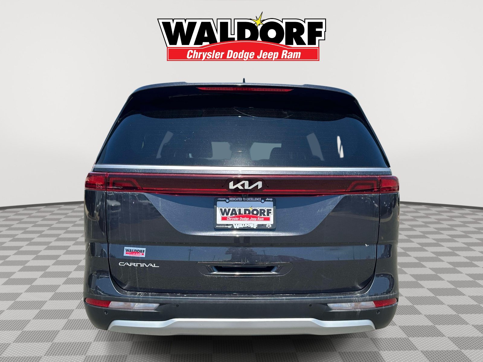 Used 2024 Kia Carnival EX FWD image 5