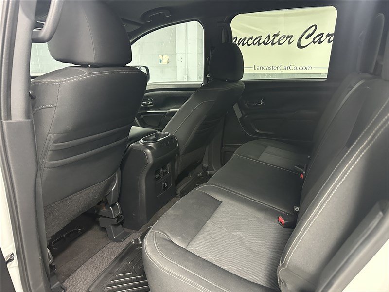 Used 2018 Nissan Titan SV w/ SV Convenience Package AWD/4WD image 3