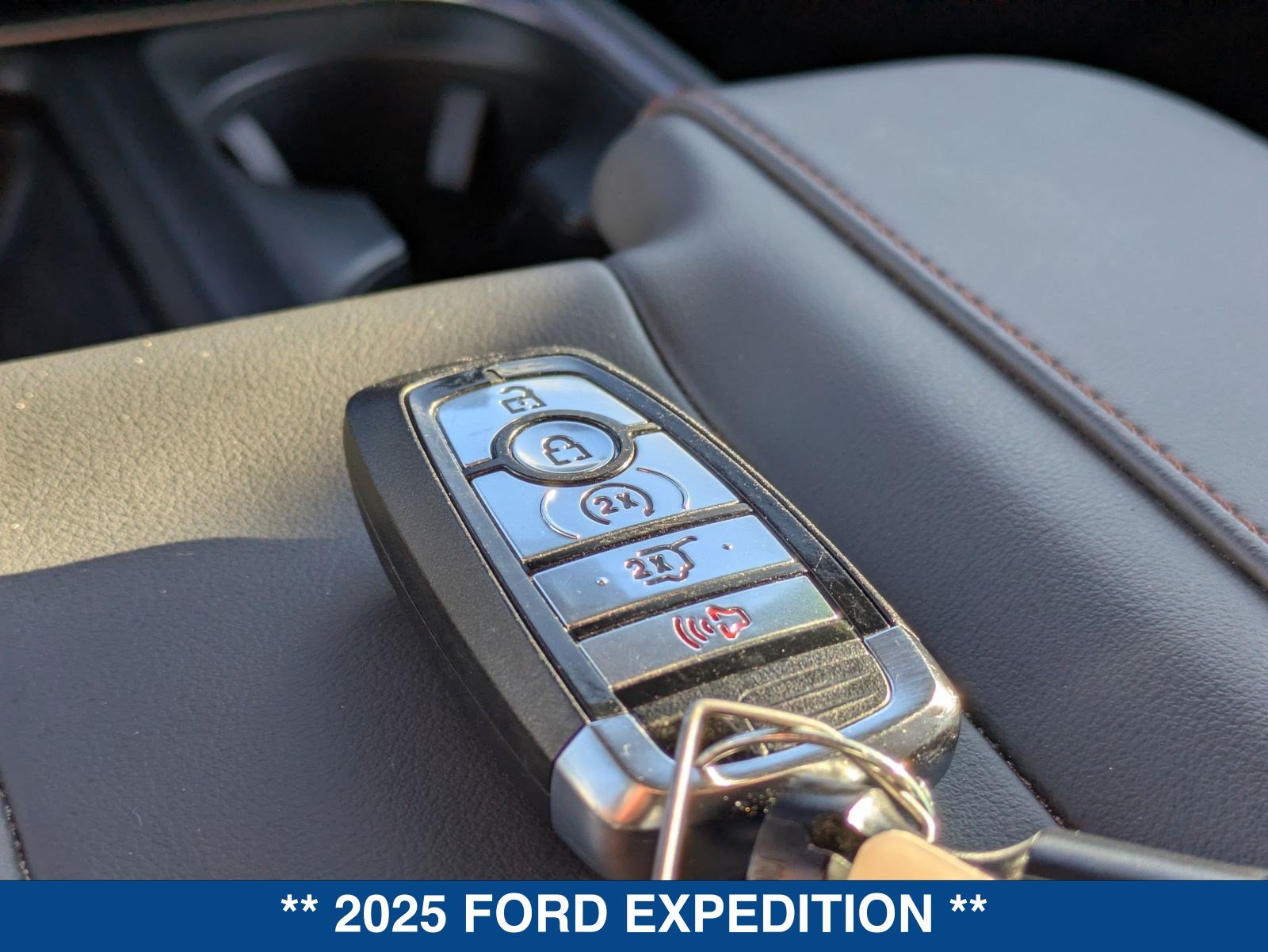 Used 2025 Ford Expedition Active AWD/4WD image 41
