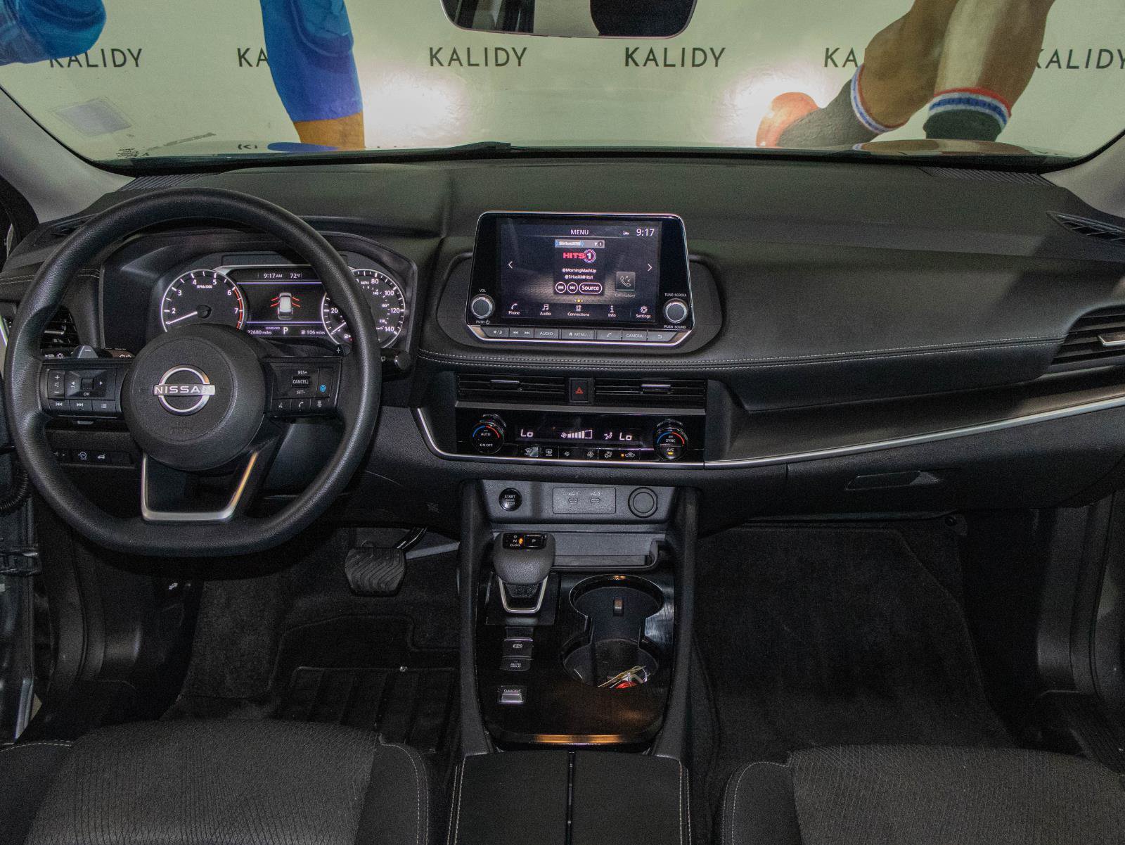 Used 2024 Nissan Rogue SV FWD image 3