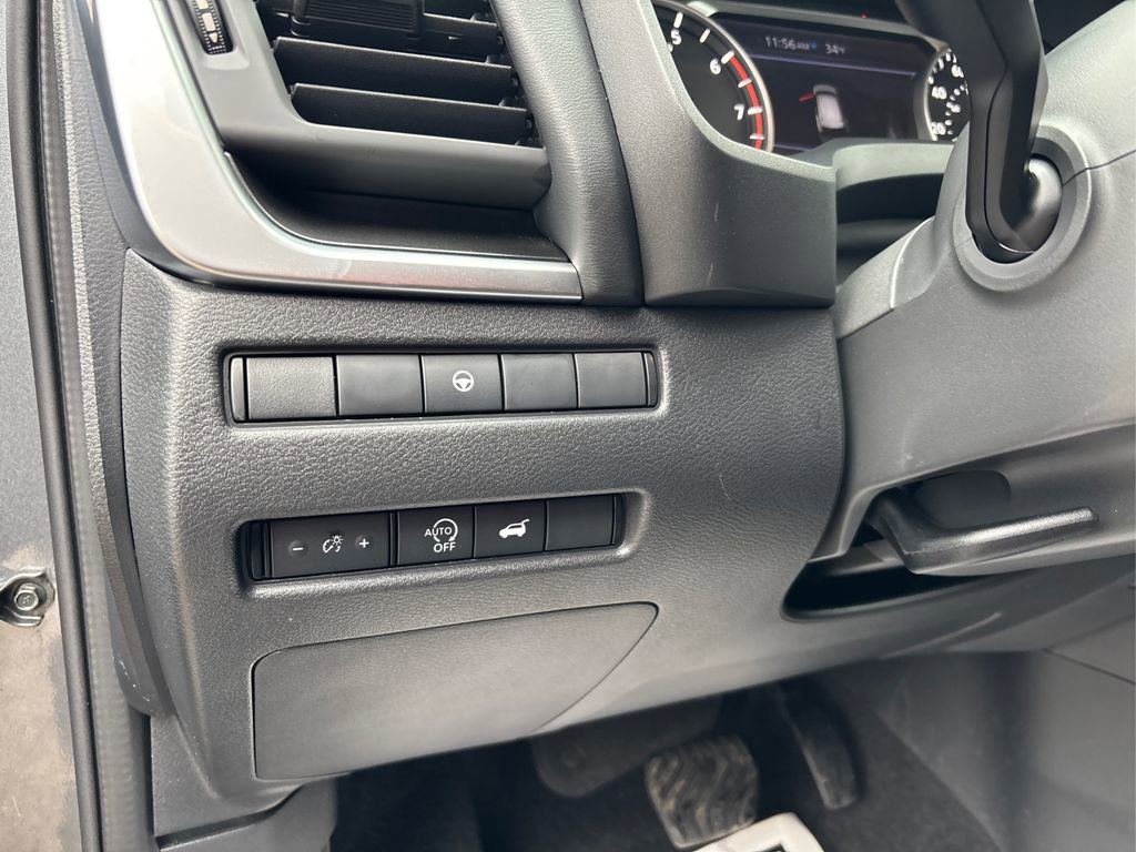 Used 2025 Nissan Rogue SV image 35