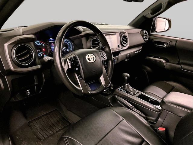 Used 2017 Toyota Tacoma TRD Sport AWD/4WD image 12