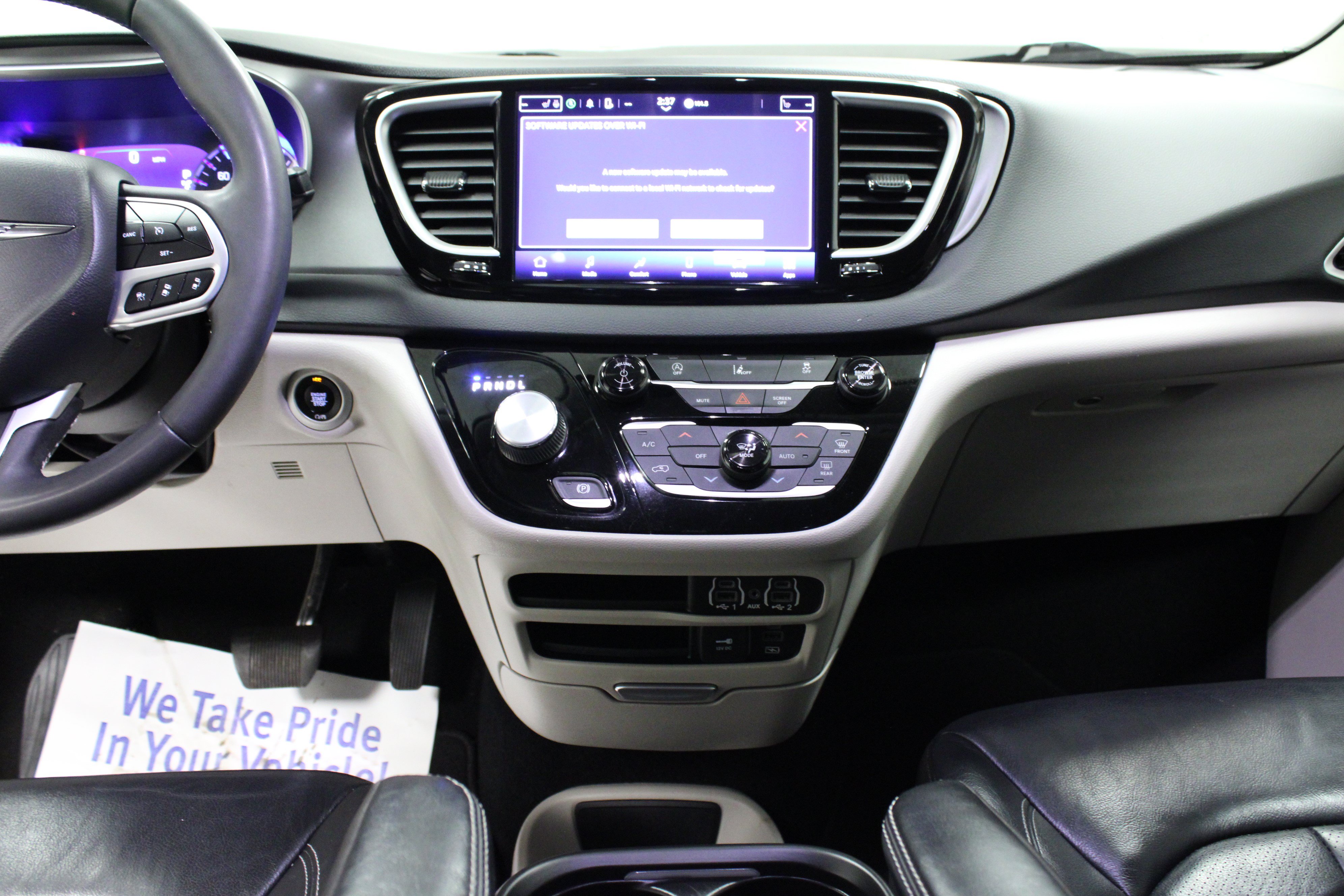 Used 2022 Chrysler Pacifica Touring-L FWD image 19