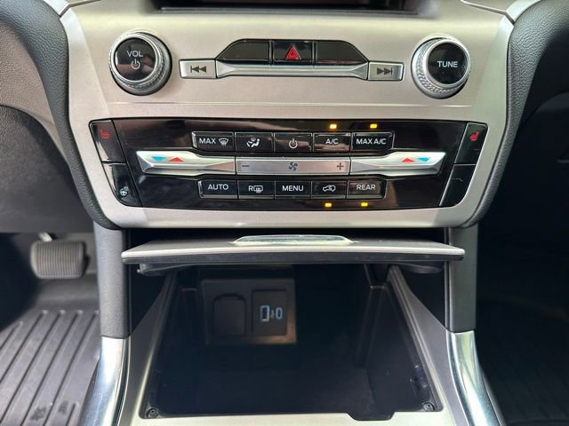 Used 2022 Ford Explorer XLT w/ Equipment Group 202A image 21