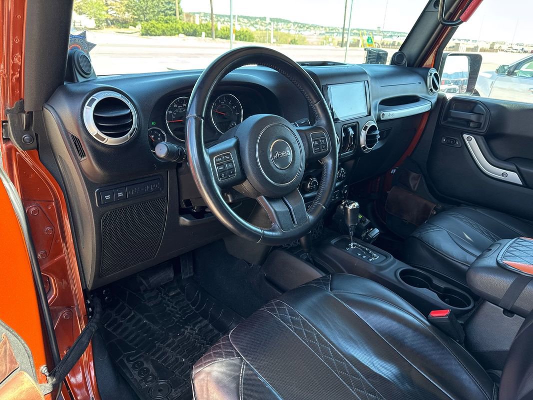 Used 2014 Jeep Wrangler Unlimited Rubicon w/ Connectivity Group AWD/4WD image 11