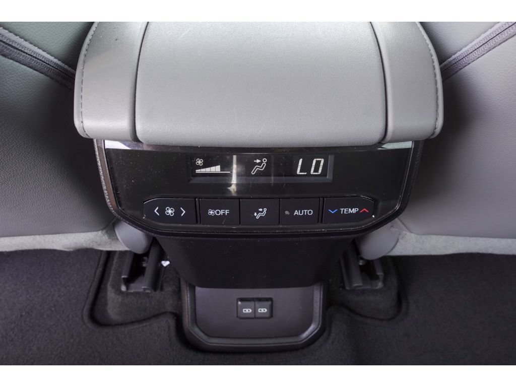 Used 2023 Toyota Highlander XLE FWD image 26