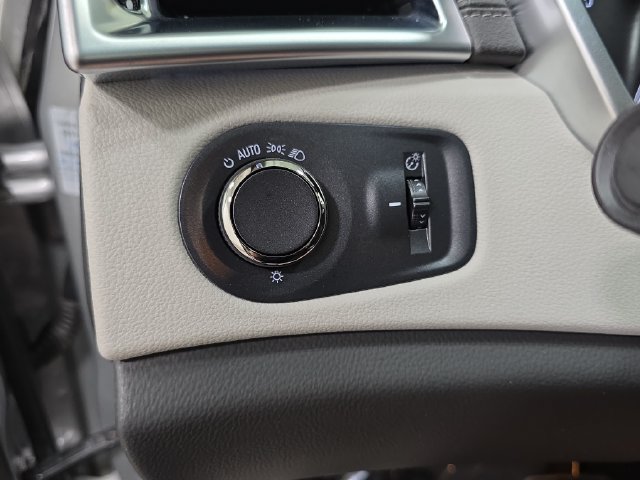 Used 2015 Cadillac SRX Luxury w/ Driver Awareness Package AWD/4WD image 25