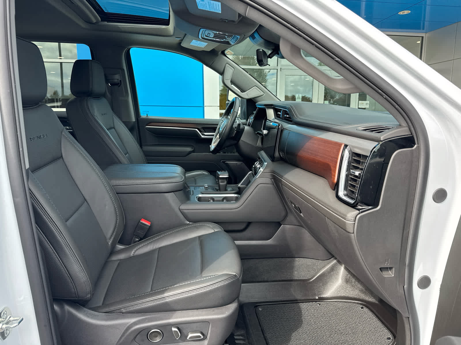 Used 2026 GMC Sierra 1500 Denali w/ Denali Reserve Package AWD/4WD image 4