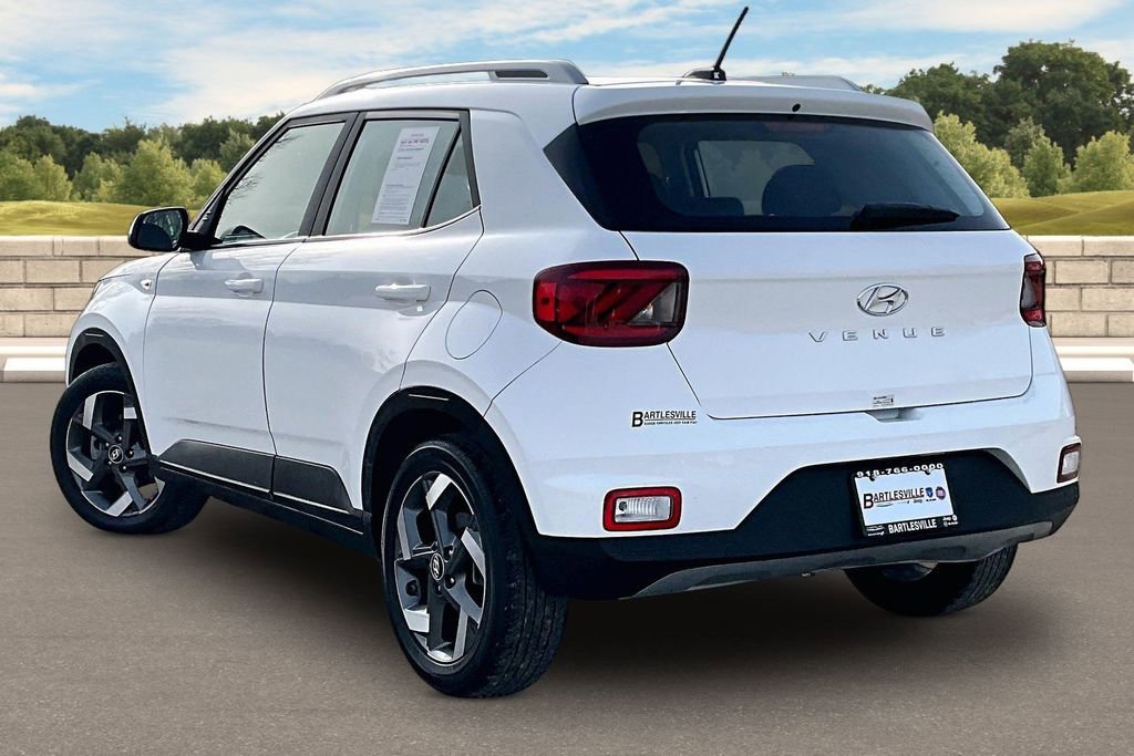Used 2025 Hyundai Venue SEL image 9