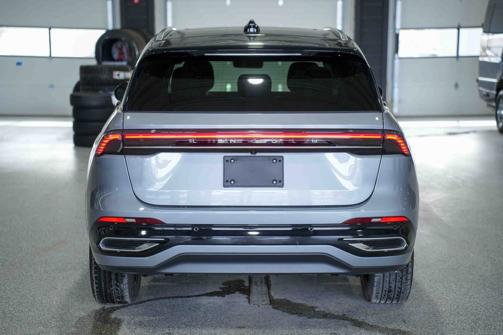 Used 2024 Lincoln Nautilus Reserve w/ Equipment Group 202A image 6