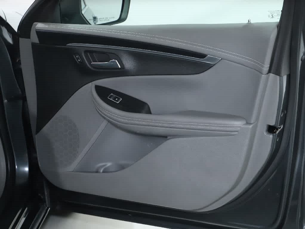 Used 2018 Chevrolet Impala LS FWD image 31