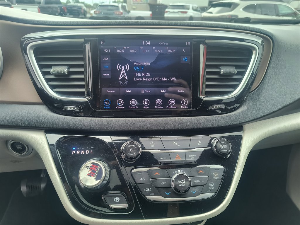 Used 2018 Chrysler Pacifica Touring-L Plus FWD image 30