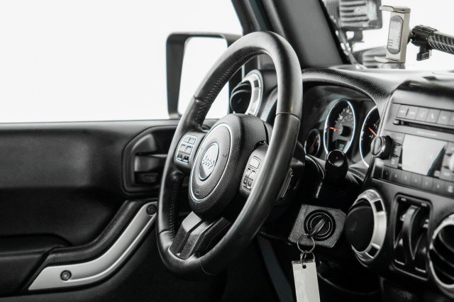 Used 2015 Jeep Wrangler Rubicon w/ Power Convenience Group image 11