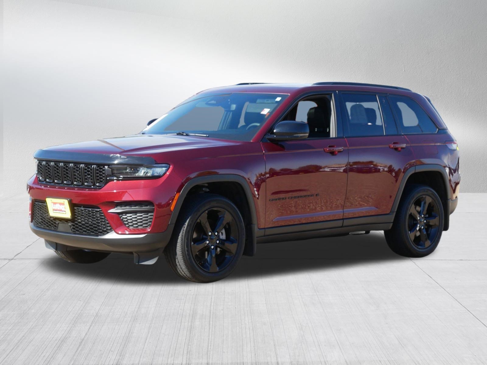Used 2023 Jeep Grand Cherokee Altitude AWD/4WD image 3