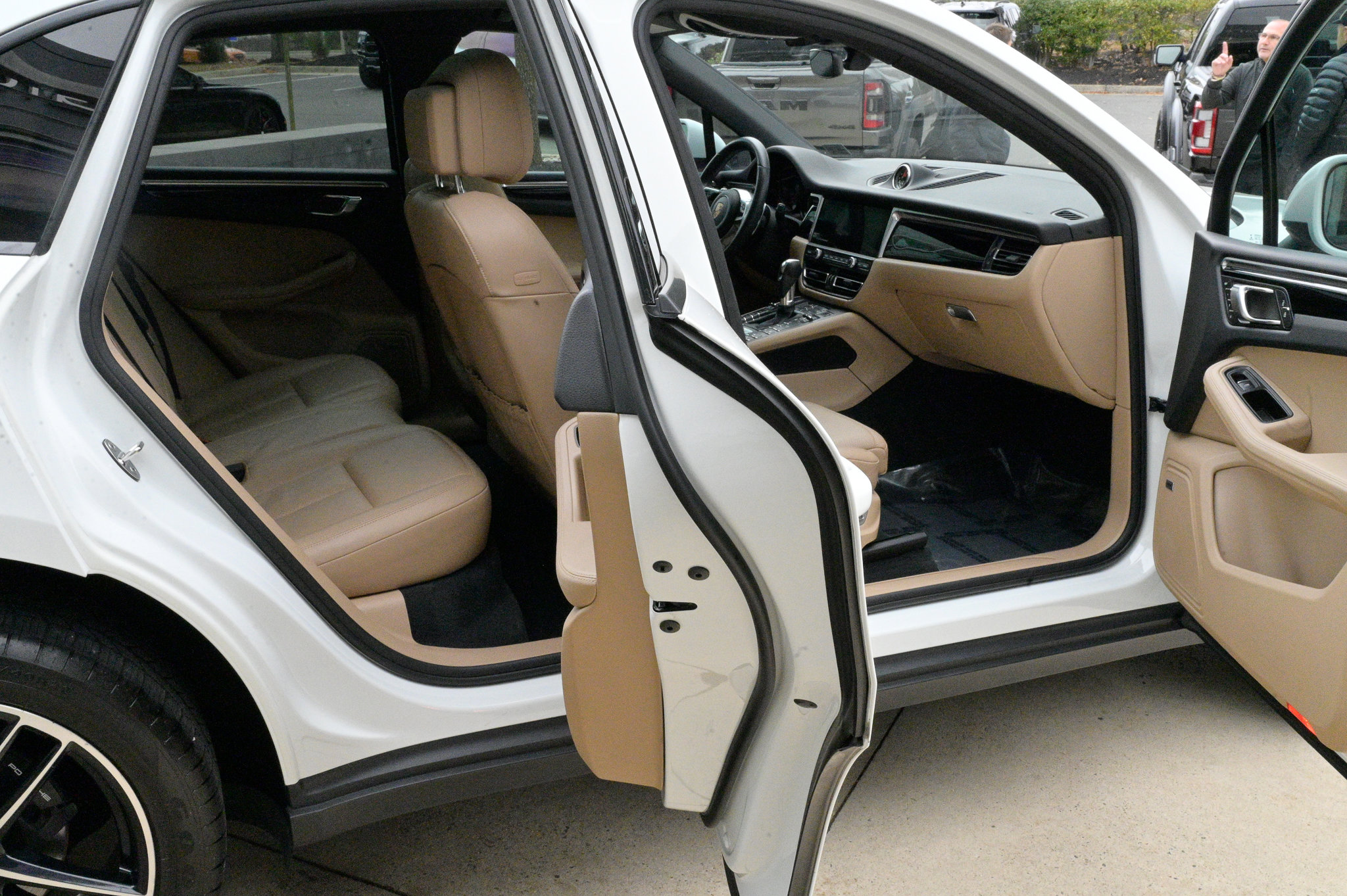 Used 2020 Porsche Macan image 49