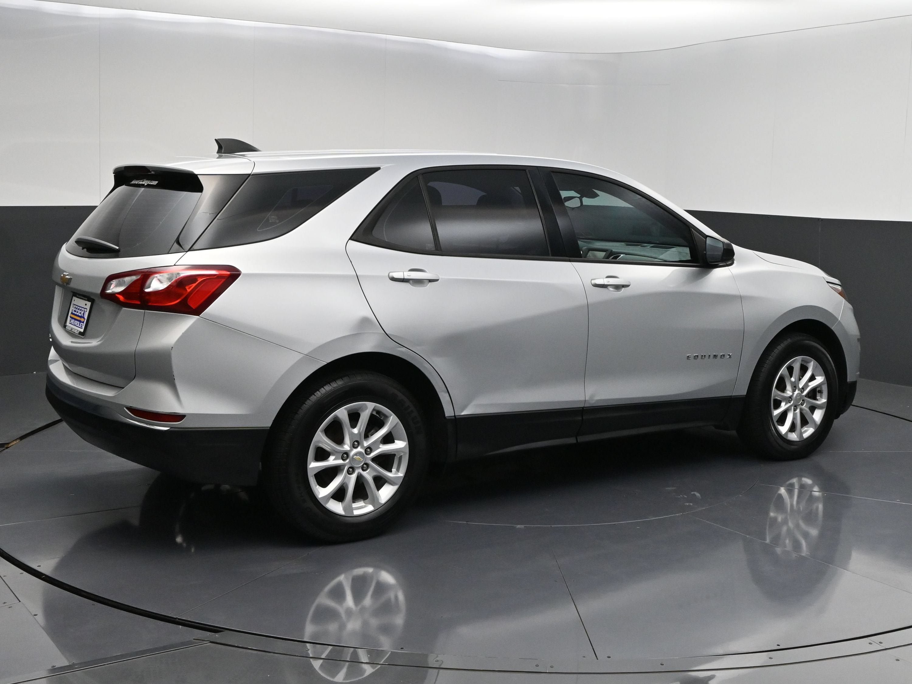 Used 2018 Chevrolet Equinox LS FWD image 8
