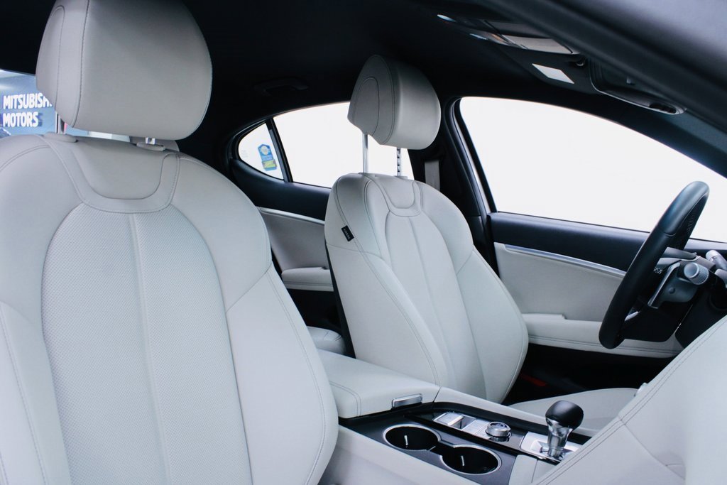 Used 2025 Genesis G70 2.5T image 28